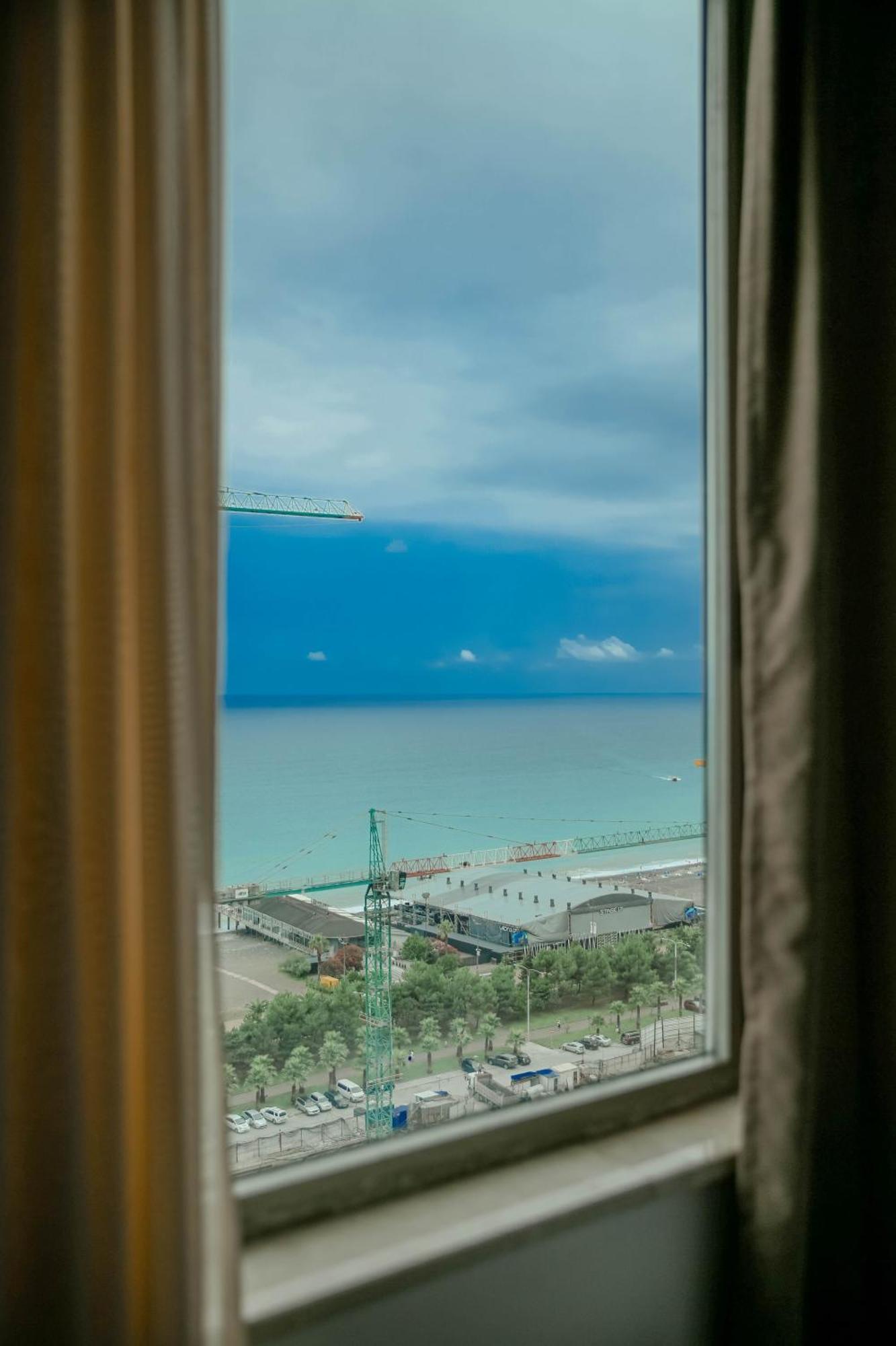 Royal Medis Hotel Батумі Екстер'єр фото