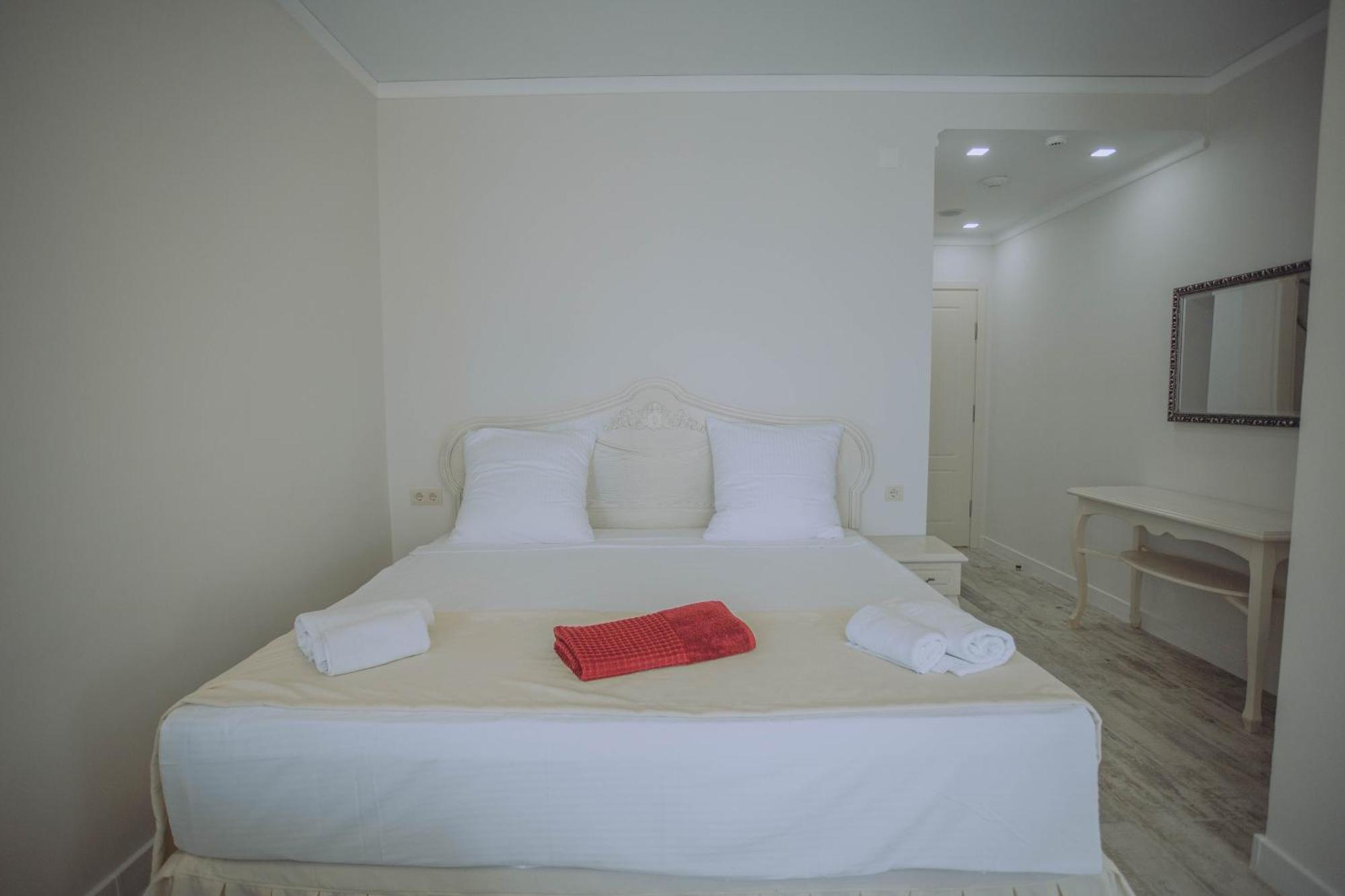 Royal Medis Hotel Батумі Екстер'єр фото
